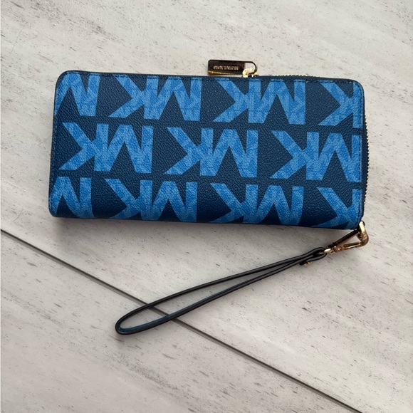 Michael Kors Navy Logo Wristlet - Picture 2 of 5